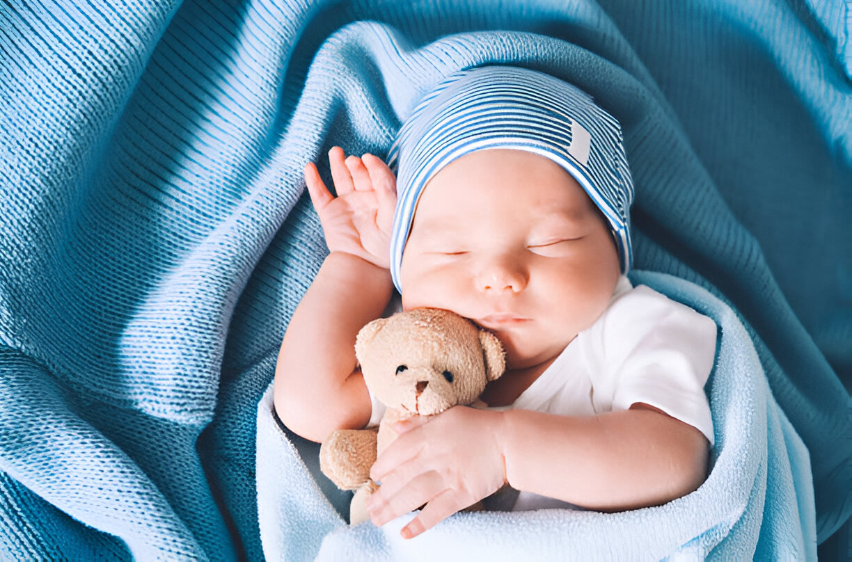 Nursery scene with a clock displaying the 5 3 3 Rule for baby sleep intervals, complemented by a serene baby sleeping peacefully in a crib.