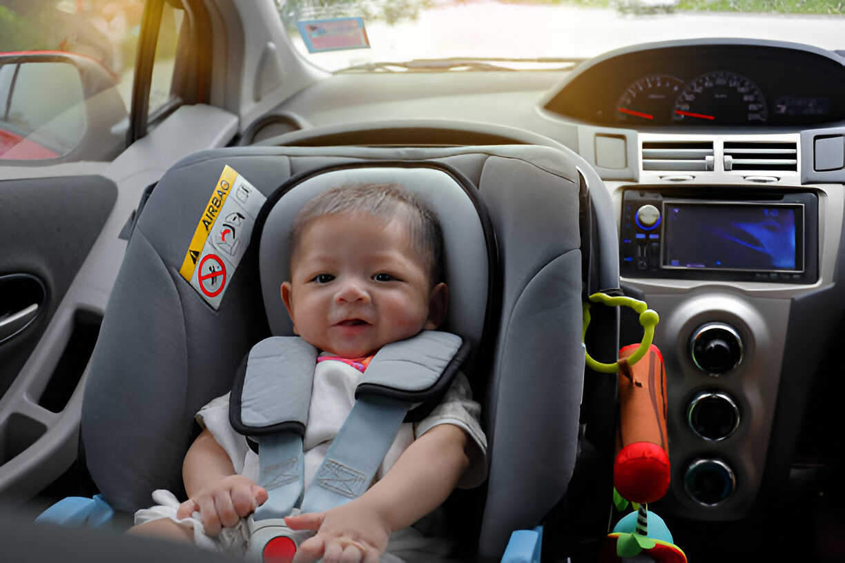 Image of a baby car seat installed in a car, highlighting its safety features and comfortable design.